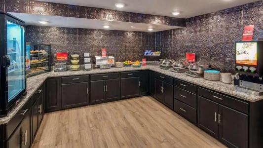 Best Western Plus Milwaukee West - 37