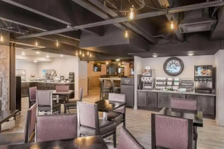 Best Western Plus Milwaukee West - 31