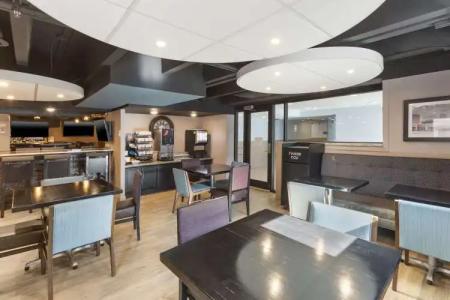 Best Western Plus Milwaukee West - 34