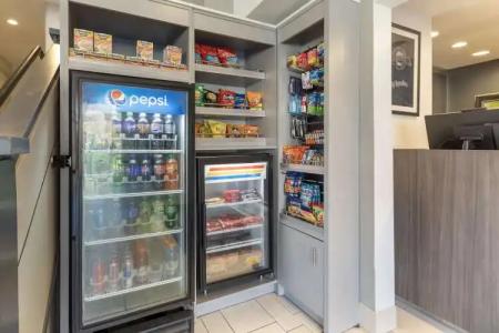 Best Western Plus Milwaukee West - 12