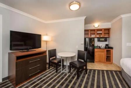 Best Western Plus Milwaukee West - 5