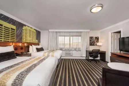 Best Western Plus Milwaukee West - 6