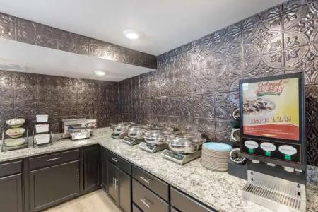 Best Western Plus Milwaukee West - 13