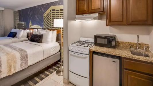 Best Western Plus Milwaukee West - 38