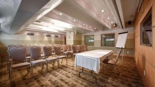 Best Western Plus Milwaukee West - 23