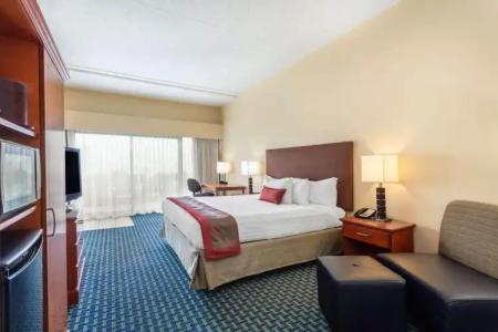 Ramada Plaza by Wyndham Virginia Beach - 41