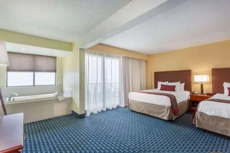 Ramada Plaza by Wyndham Virginia Beach - 1