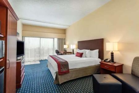 Ramada Plaza by Wyndham Virginia Beach - 31