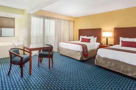 Ramada Plaza by Wyndham Virginia Beach - 2