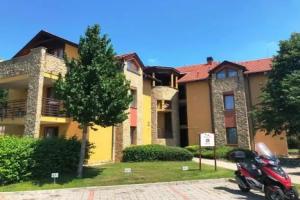 Luxus Golf Apartment, Buk