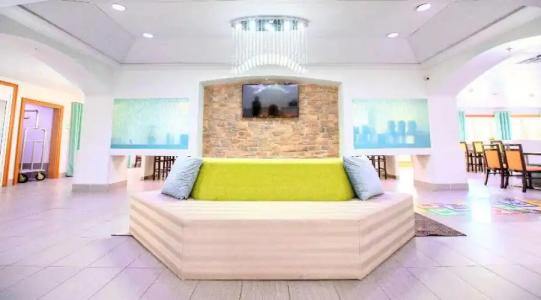 Best Western Plus Kissimmee-Lake Buena Vista South Inn & Suites - 10