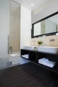 Life Gallery Athens - 8