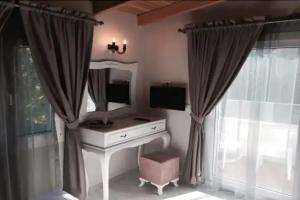Erythros Boutique Hotel, Ildir