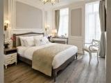 Family Quintuple Suite