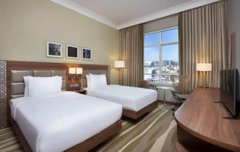 Hilton Garden Inn Dubai Al Muraqabat - Deira - 76