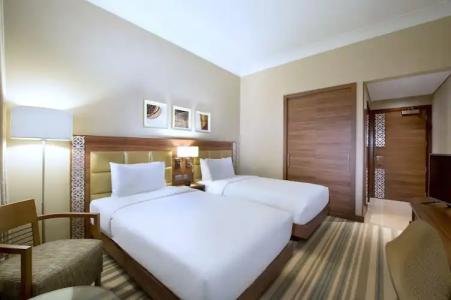 Hilton Garden Inn Dubai Al Muraqabat - Deira - 77