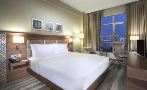 Hilton Garden Inn Dubai Al Muraqabat - Deira - 89