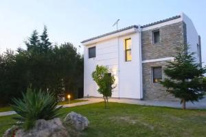 Sunny Sani Luxury Villas, Sani Beach