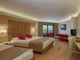 Standard Triple room with partial sea view
