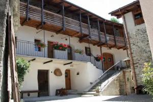 Ostello del Castello Tirano, Villa di Tirano