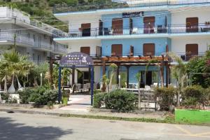 ChrisMare Hotel, Mazzeo