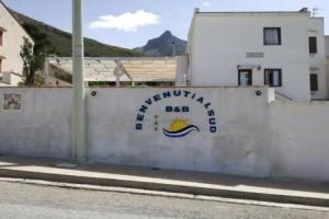 Benvenuti al Sud B&B, Macari
