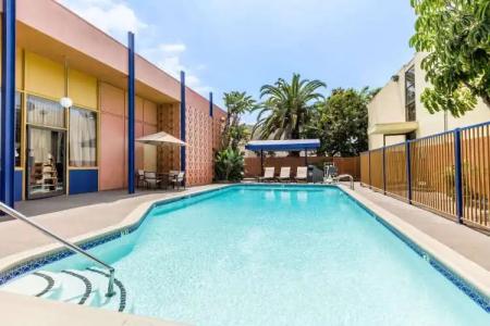 Days Inn by Wyndham Los Angeles LAX/VeniceBch/Marina DelRay - 9