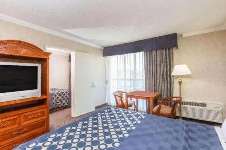 Days Inn by Wyndham Los Angeles LAX/VeniceBch/Marina DelRay - 14