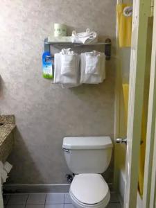 Days Inn by Wyndham Los Angeles LAX/VeniceBch/Marina DelRay - 24