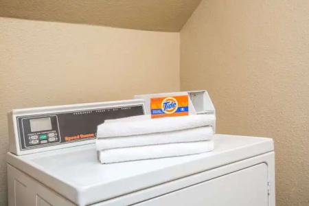 Days Inn by Wyndham Los Angeles LAX/VeniceBch/Marina DelRay - 4