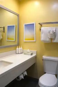 Days Inn by Wyndham Los Angeles LAX/VeniceBch/Marina DelRay - 21