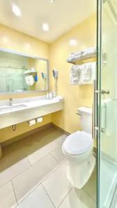 Days Inn by Wyndham Los Angeles LAX/VeniceBch/Marina DelRay - 37