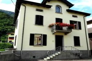 Villa Golden, Villa di Tirano