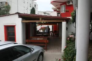 Lukic Apartmani, Bar