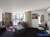 2 Bedrooms Apartment with water view