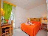 2 Bedrooms Bungalow