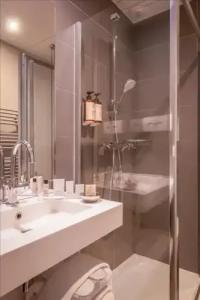 Suites & Hôtel Helzear Champs-Elysées - 49