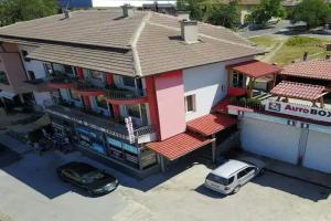 Guest House Chinar 08, Kirkova