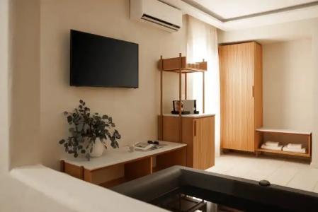 Polis of Naxos Boutique - 99