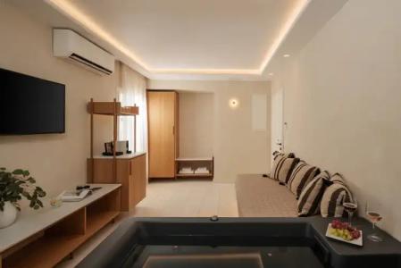 Polis of Naxos Boutique - 101