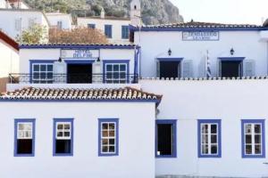 Delfini Hotel, Hydra