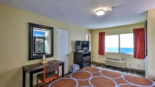 Driftwood Beach Motel - 42