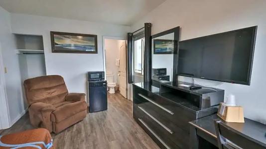 Driftwood Beach Motel - 112