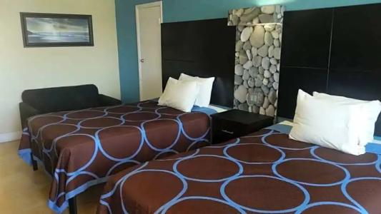 Driftwood Beach Motel - 28