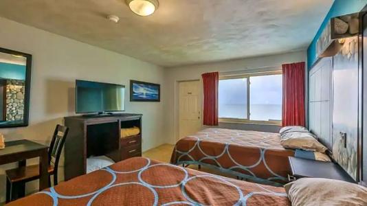 Driftwood Beach Motel - 104