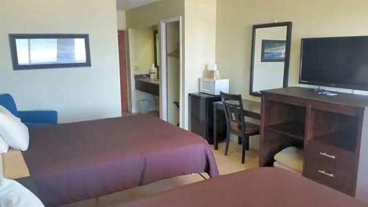 Driftwood Beach Motel - 98