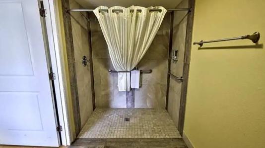 Driftwood Beach Motel - 40