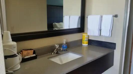 Driftwood Beach Motel - 7