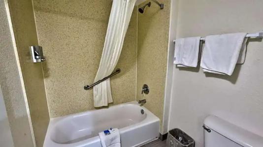 Driftwood Beach Motel - 92