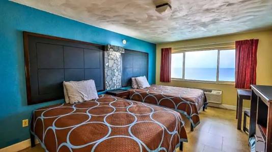 Driftwood Beach Motel - 33